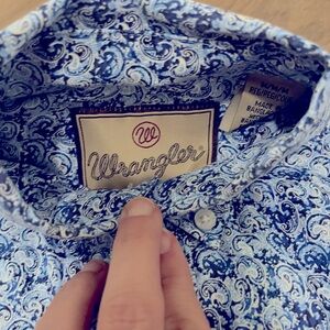 Beautiful Blue Wrangler dress shirt!!